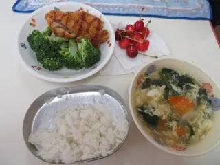 今日のデザートは、さくらんぼ